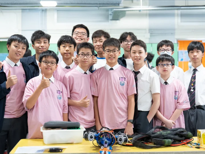 Students and coaches with their underwater robots